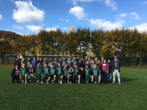 Bestes Wetter: Unsere Jungs und Mädels nach dem Spiel.